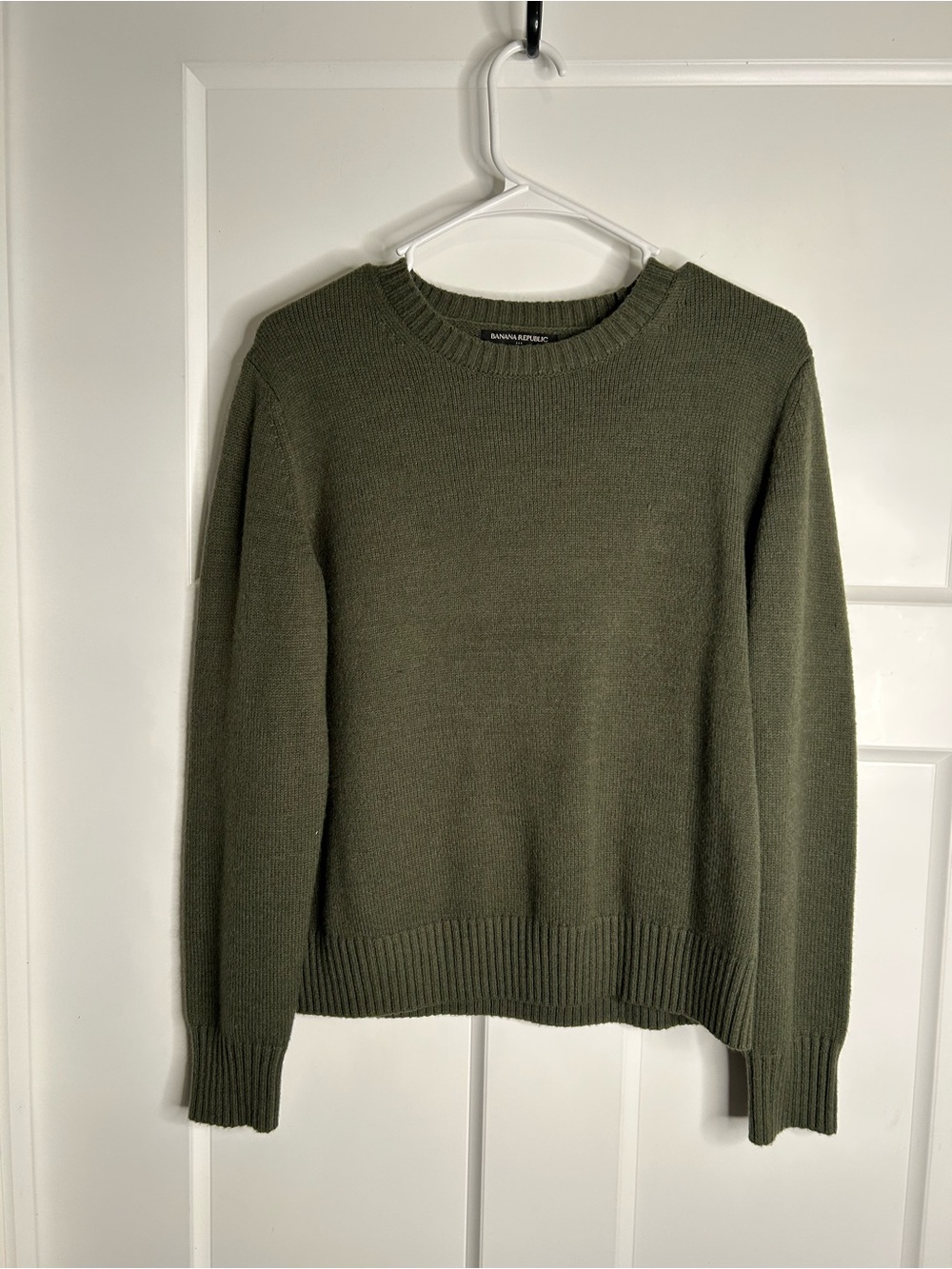 Banana Republic Women’s Size Medium Crew Neck Sweater Olive 3565